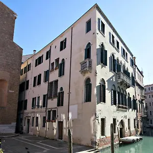 2* Hotel apartamentowy Ca' Foscolo
